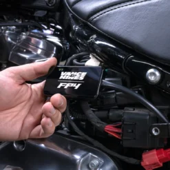 Vance & Hines Fuelpak FP4 Tuner - 21-24 Touring/Softail -Highnoteperformance Store FP4 CONNECT HAND DSC07904 1
