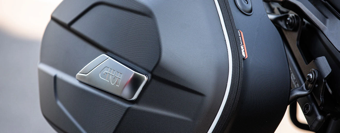 Givi Weightless Thermoformed Soft Panniers (Pair) - 25 Litres 6 Givi Weightless Thermoformed Soft Panniers (Pair) - 25 Litres - Image 4