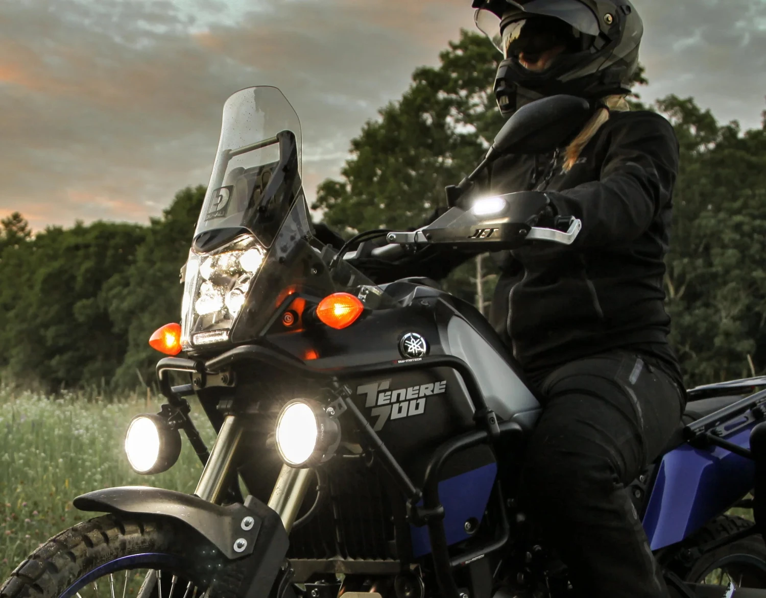 Denali T3 Switchback LED Turn Signal Pods - Front 16 Denali T3 Switchback LED Turn Signal Pods - Front - Image 14